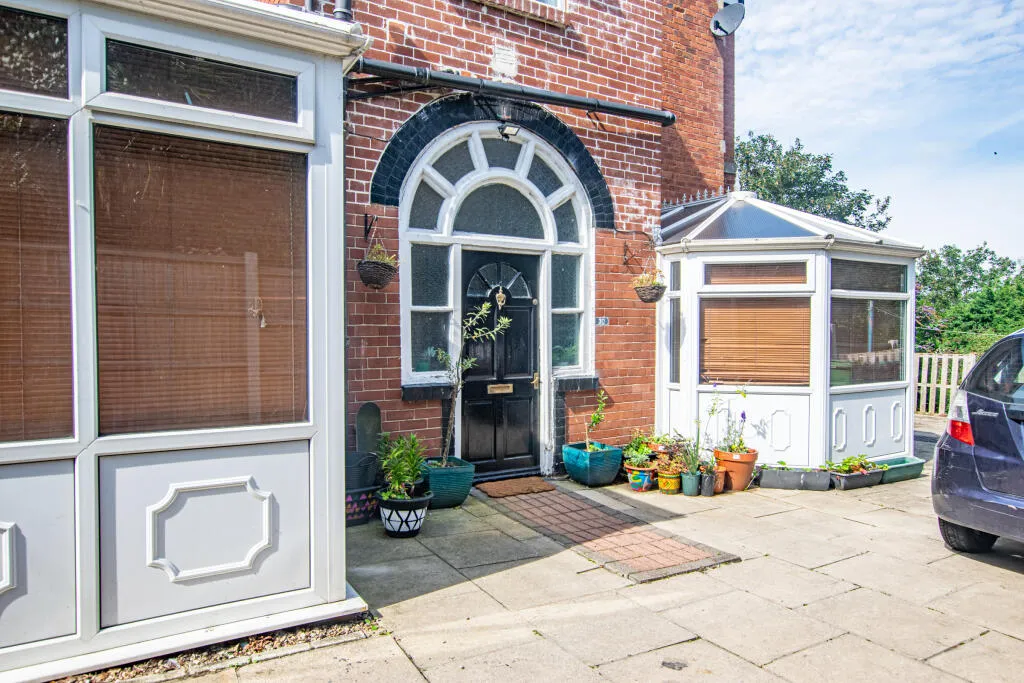 4 bed Semi-Detached