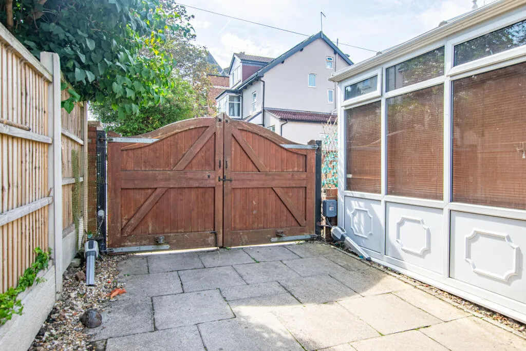 4 bed Semi-Detached