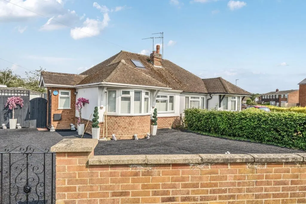 2 bed Semi-Detached Bungalow