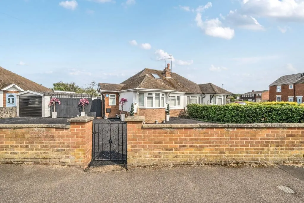 2 bed Semi-Detached Bungalow