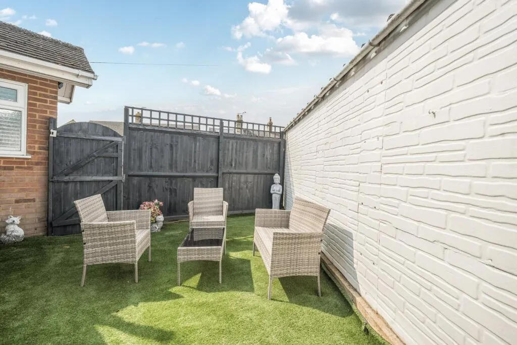 2 bed Semi-Detached Bungalow