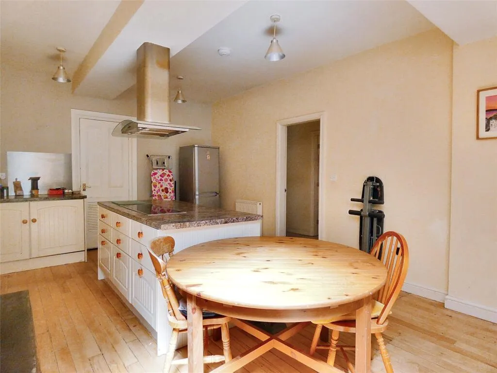 2 bed Ground Flat