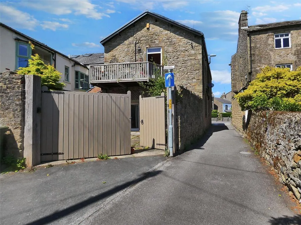 2 bed Ground Flat