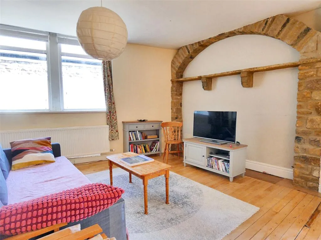 2 bed Ground Flat