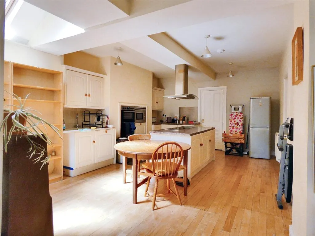 2 bed Ground Flat