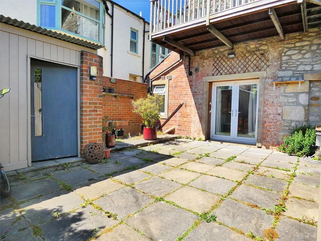 2 bed Ground Flat