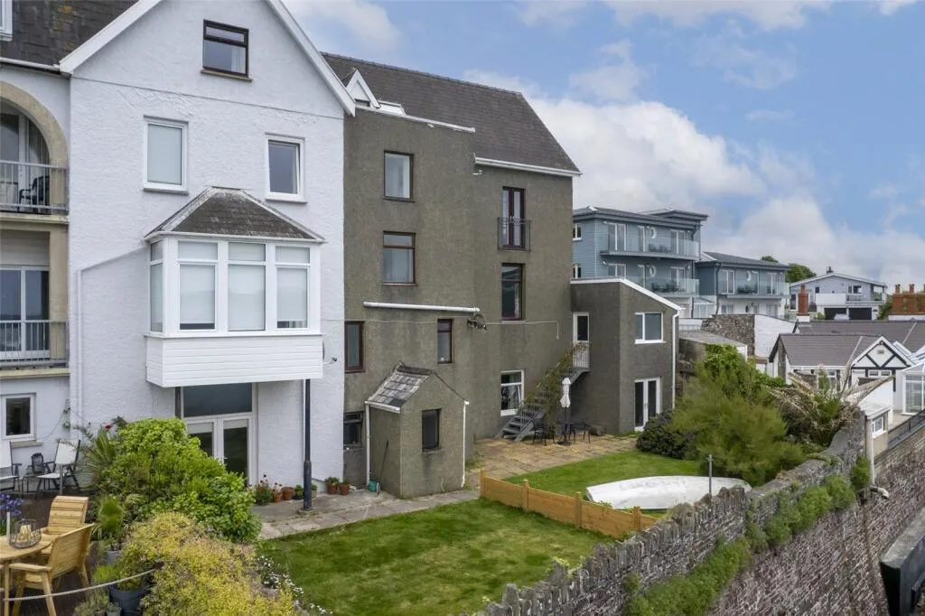 6 bed End of Terrace