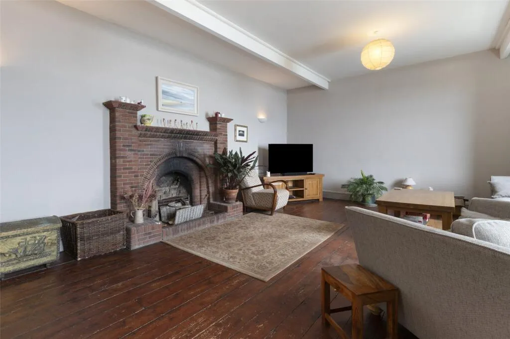 6 bed End of Terrace