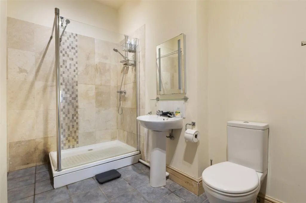 6 bed End of Terrace