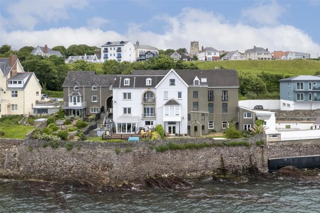6 bed End of Terrace