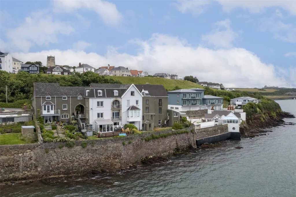 6 bed End of Terrace