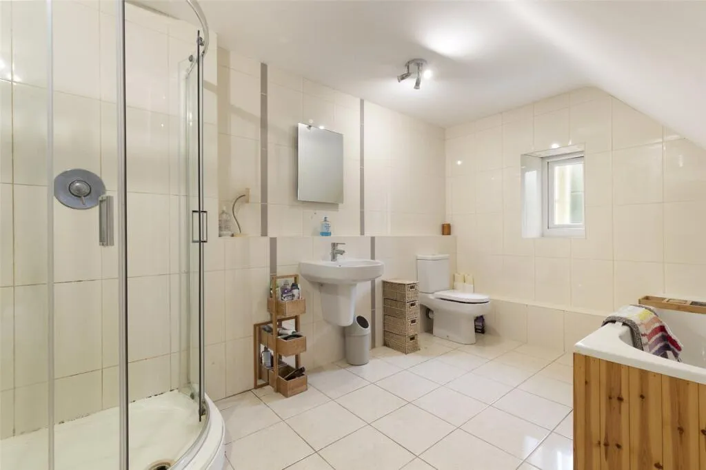 6 bed End of Terrace