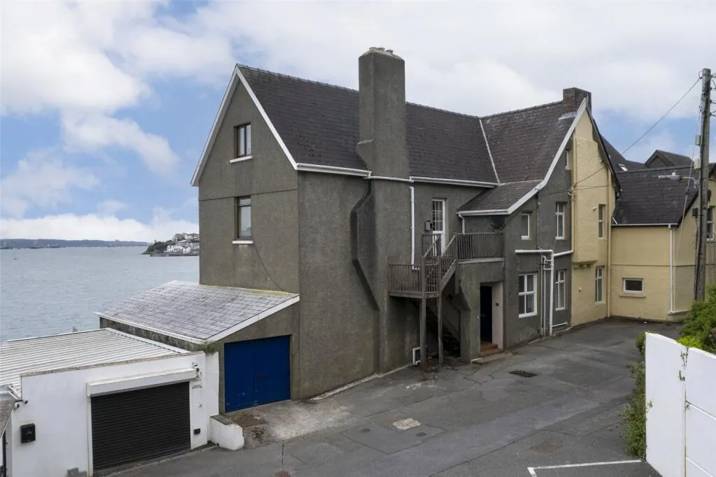 6 bed End of Terrace