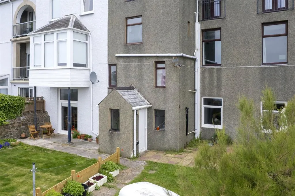6 bed End of Terrace