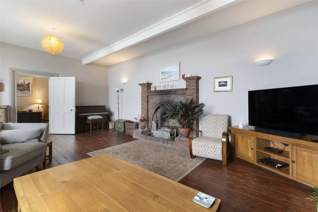 6 bed End of Terrace