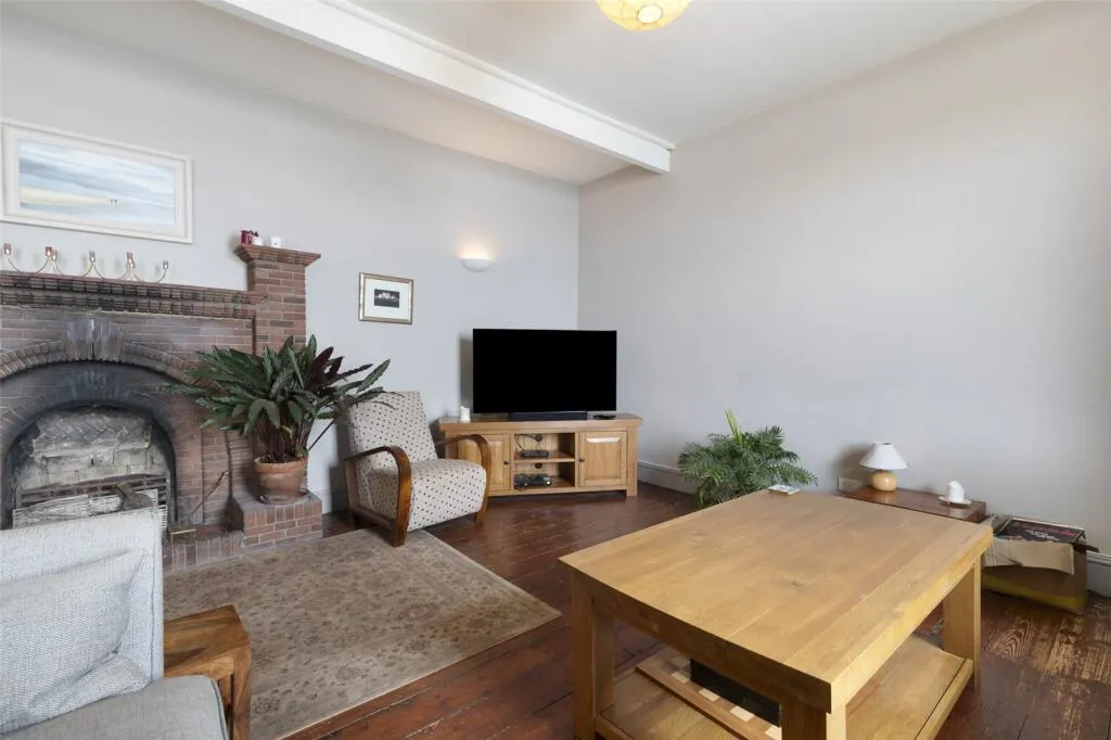 6 bed End of Terrace