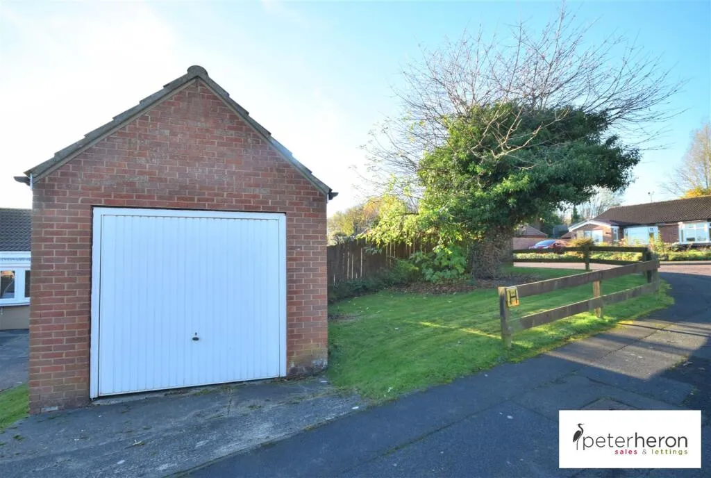 3 bed Semi-Detached Bungalow