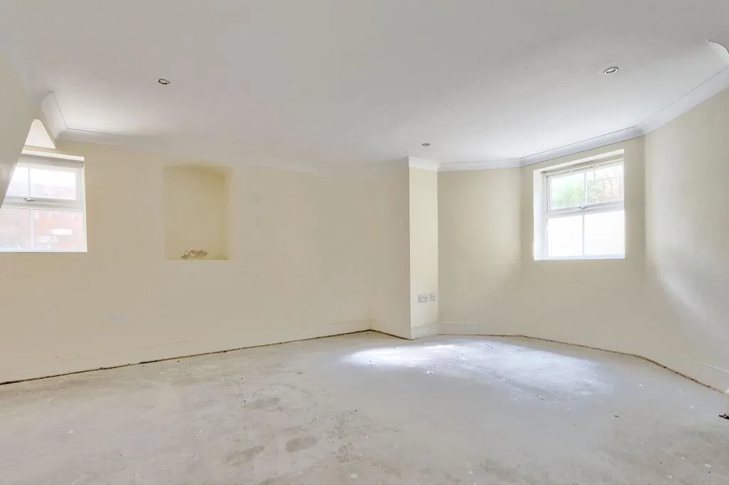 7 bed Block of Apartments