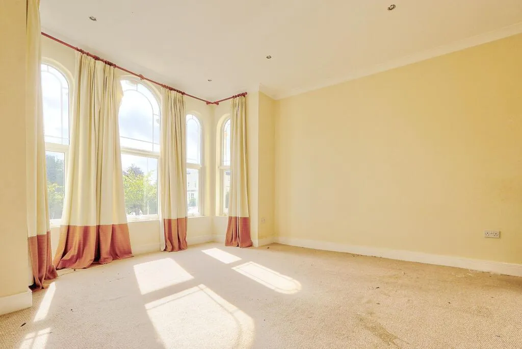 7 bed Block of Apartments