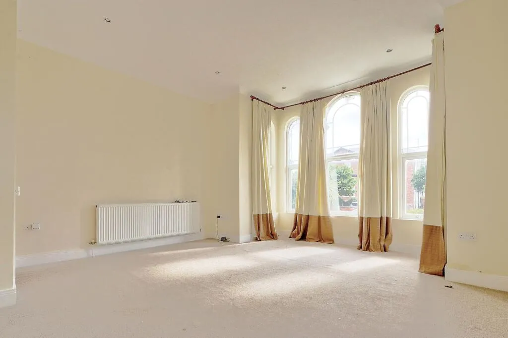 7 bed Block of Apartments