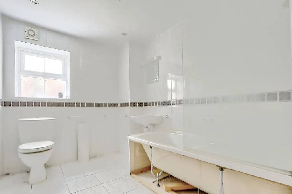 7 bed Block of Apartments