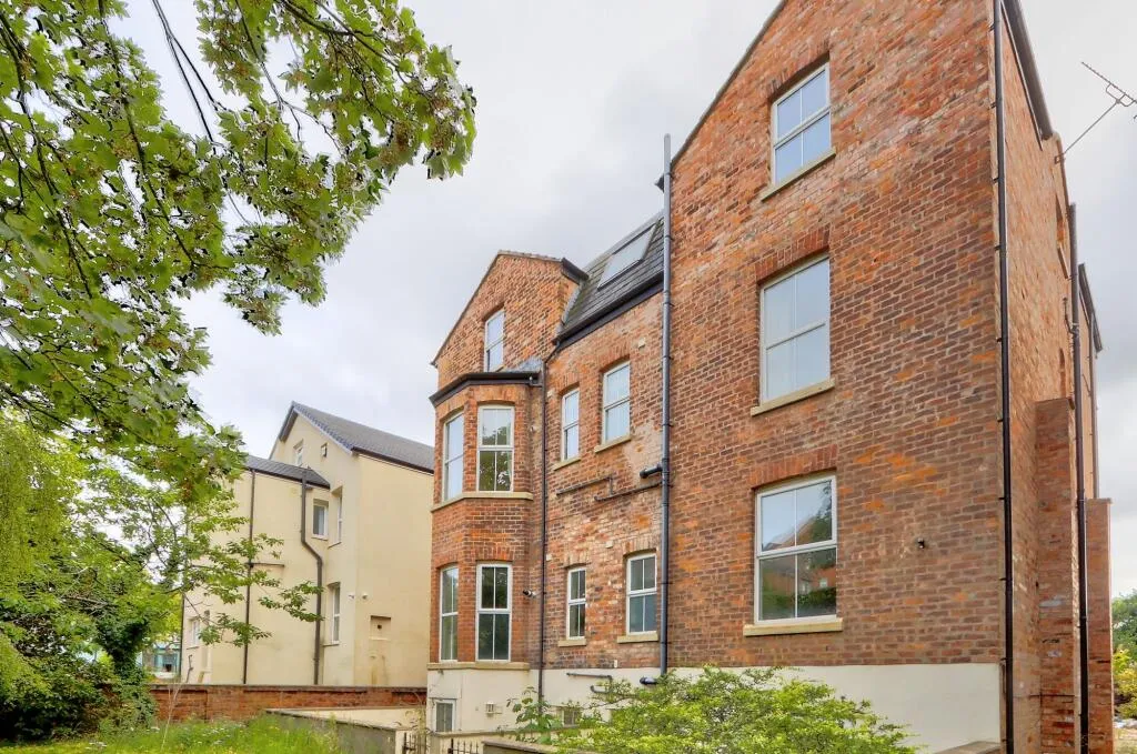 7 bed Block of Apartments