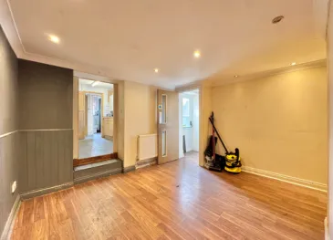 3 bed End of Terrace