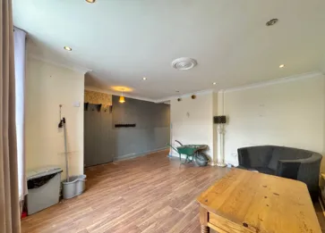 3 bed End of Terrace