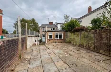 3 bed End of Terrace