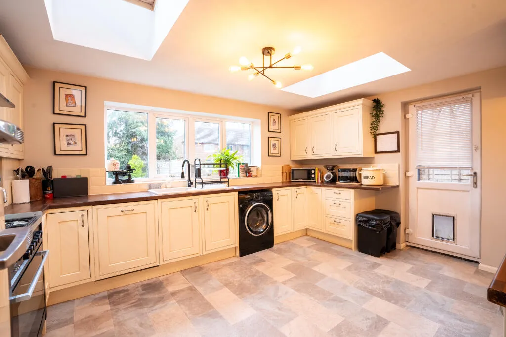 3 bed End of Terrace