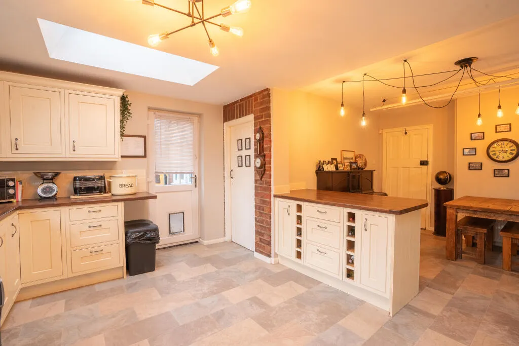 3 bed End of Terrace