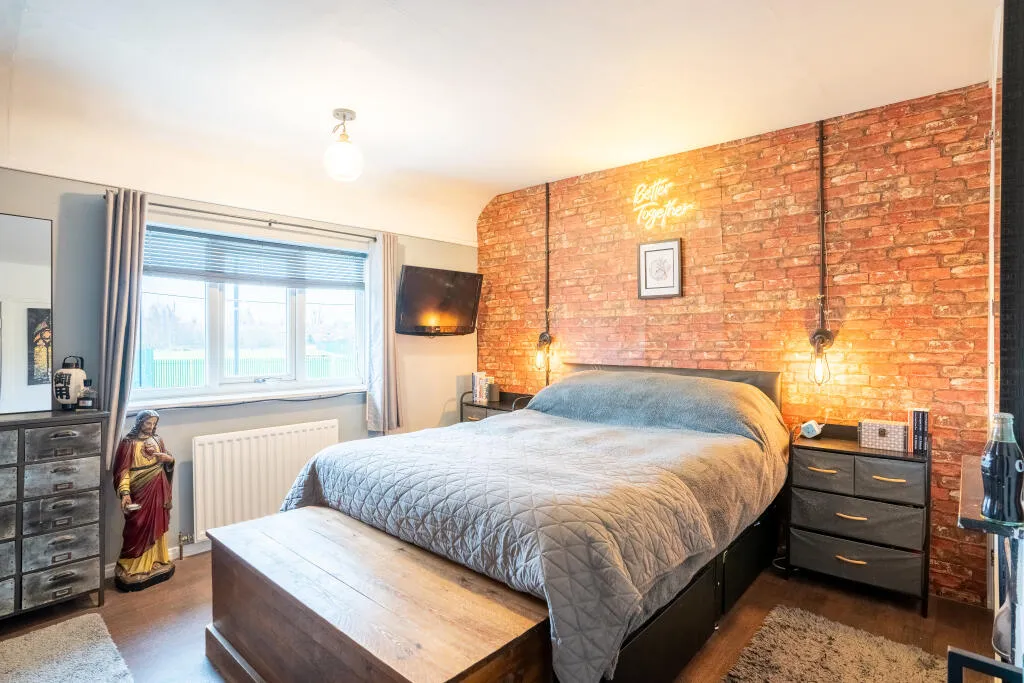 3 bed End of Terrace