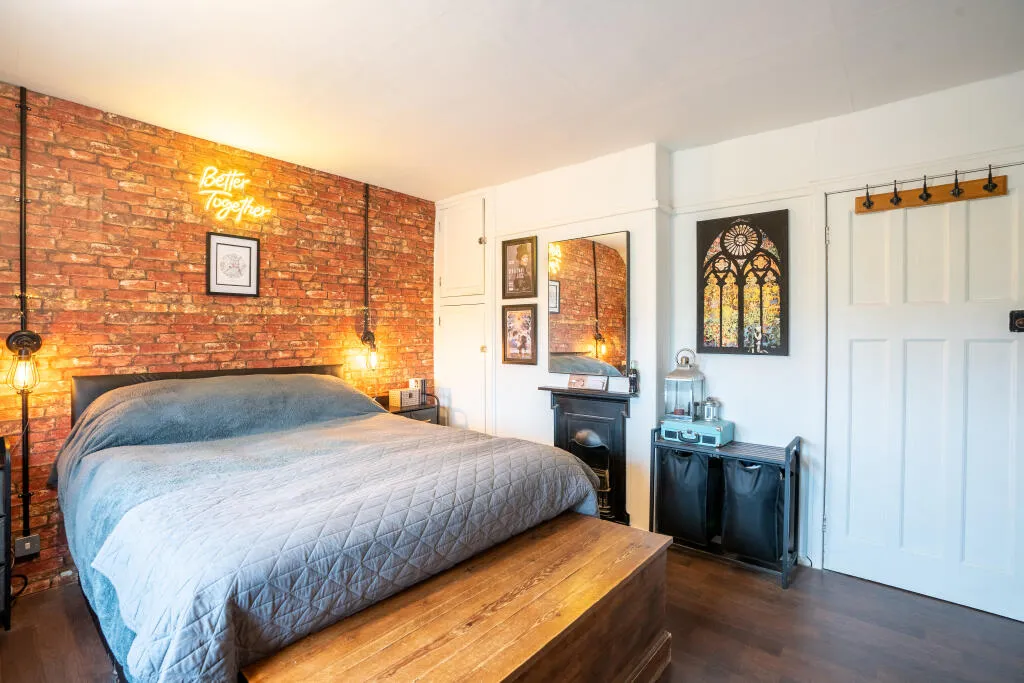 3 bed End of Terrace