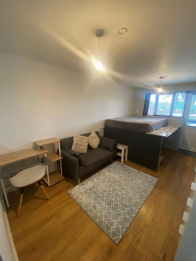 3 bed End of Terrace