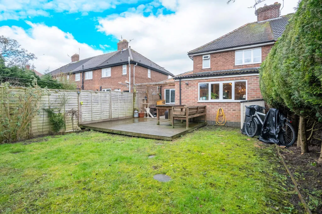 3 bed End of Terrace