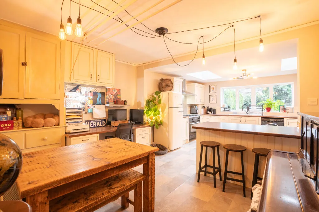 3 bed End of Terrace
