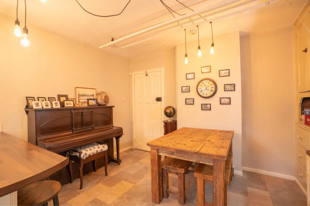 3 bed End of Terrace
