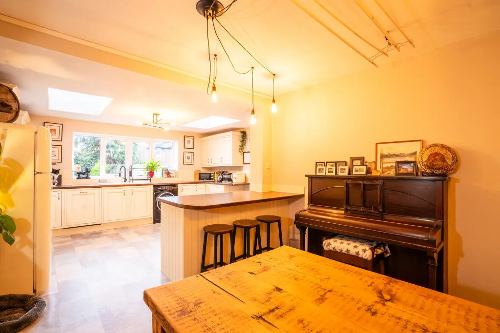 3 bed End of Terrace
