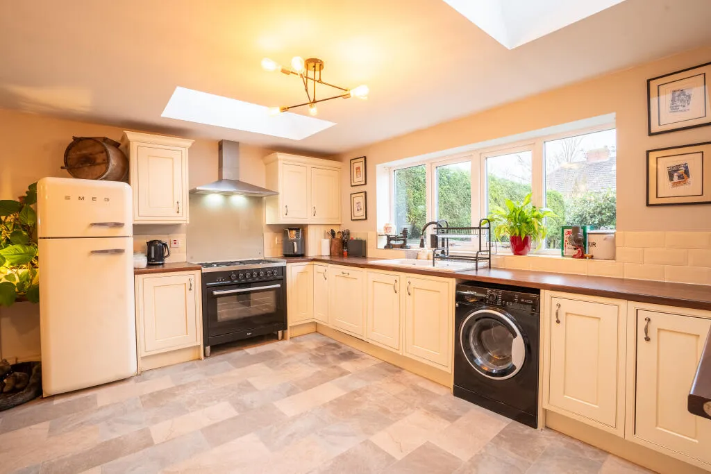 3 bed End of Terrace