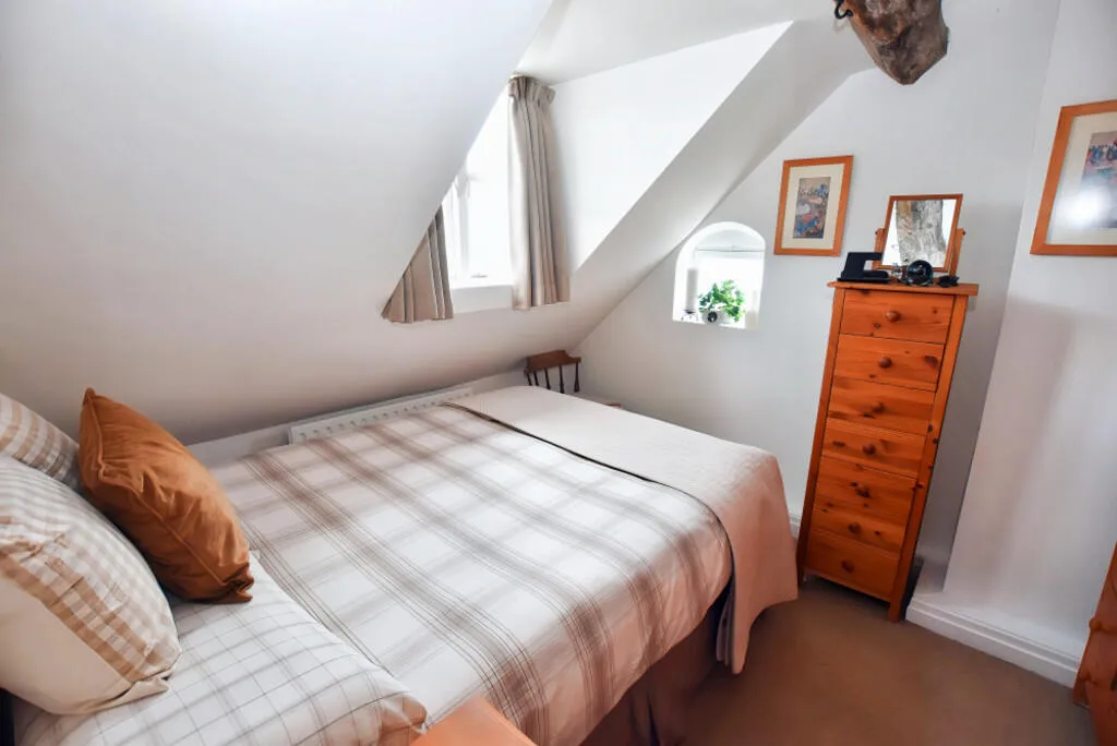 2 bed Maisonette