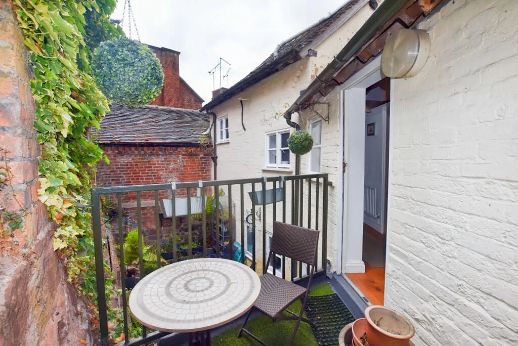 2 bed Maisonette