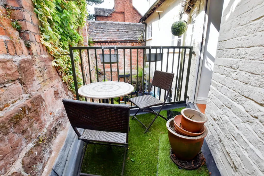2 bed Maisonette