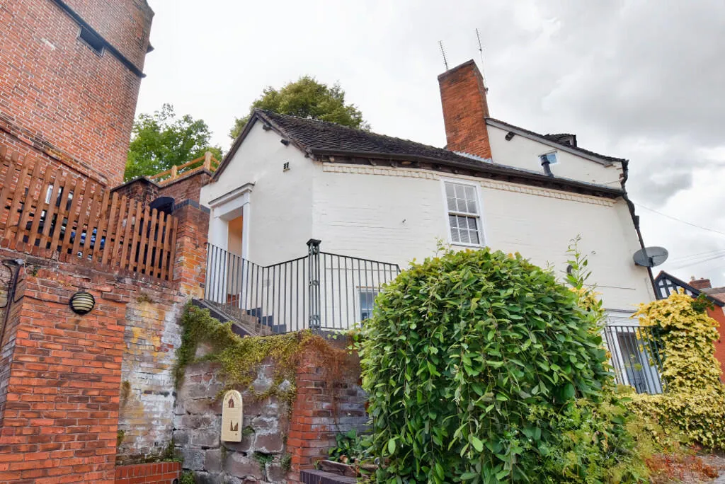 2 bed Maisonette