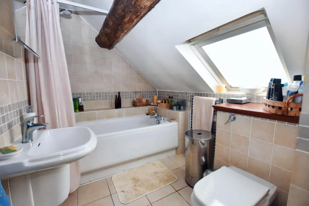 2 bed Maisonette