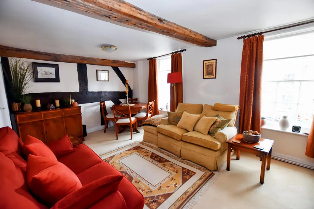 2 bed Maisonette