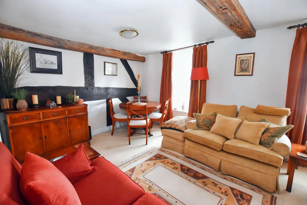 2 bed Maisonette