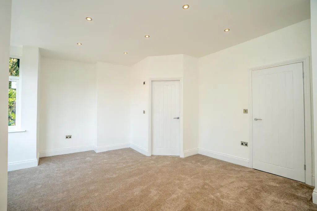 4 bed Semi-Detached