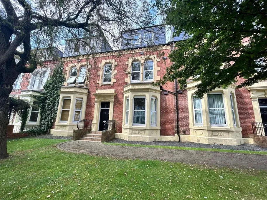 2 bed Ground Flat