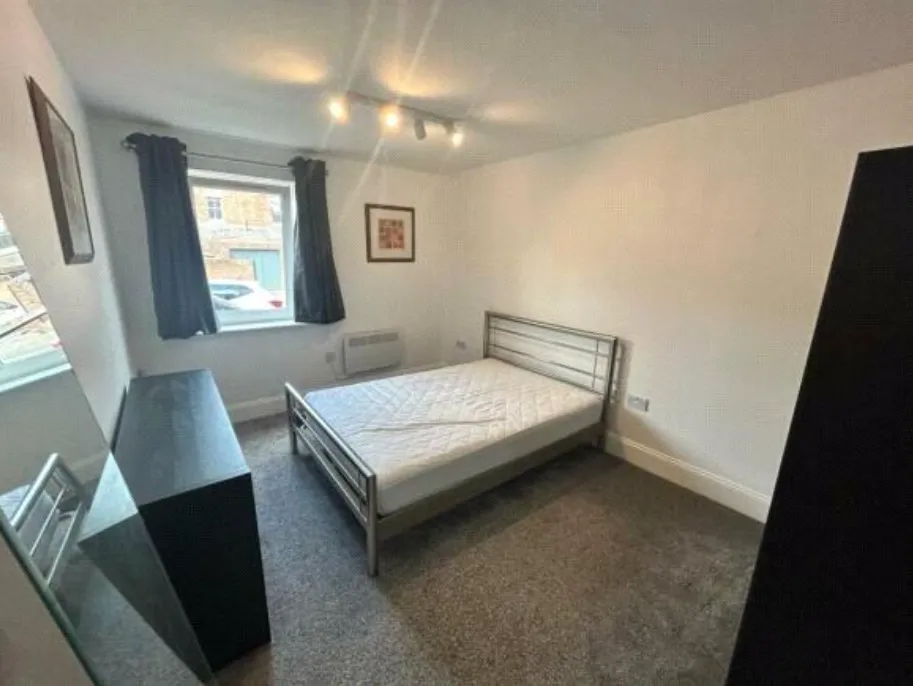 2 bed Ground Flat