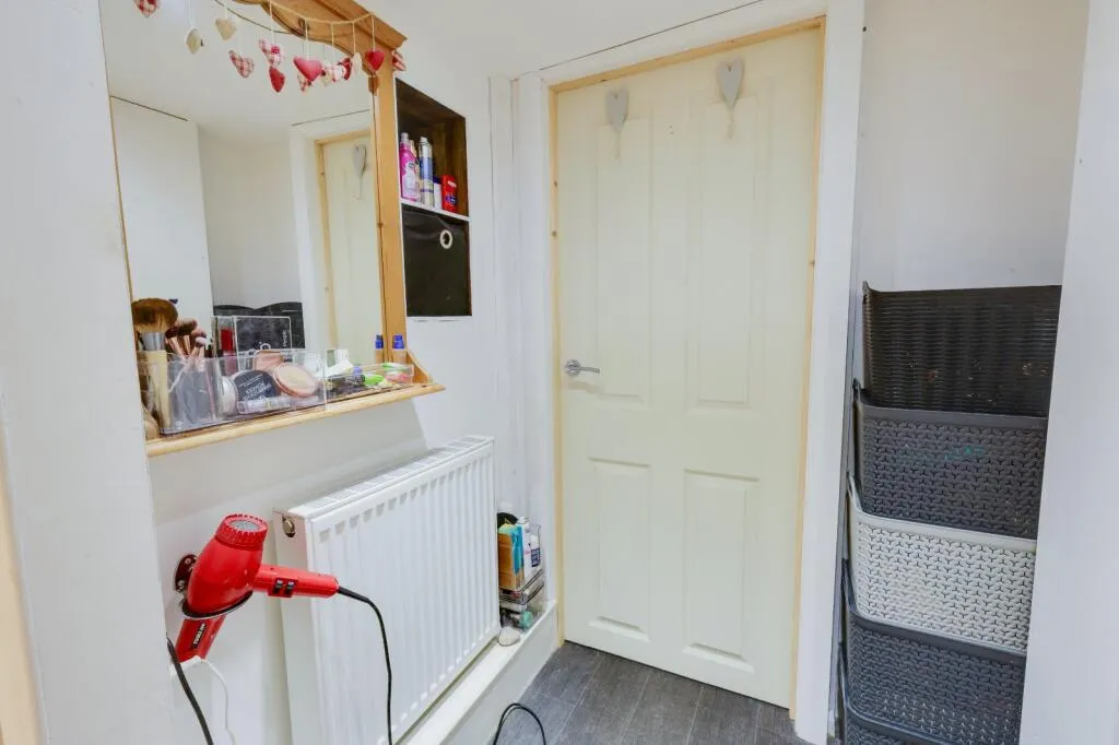 6 bed Link Detached House